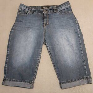 Nine West Short Jeans Medium Wash Size 8/28 Average